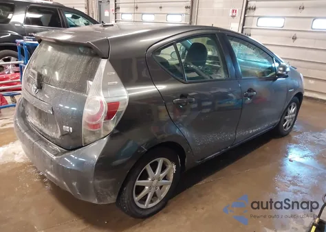 2013 Toyota Prius C Three from USA, damaged, VIN JTDKDTB35D1049233